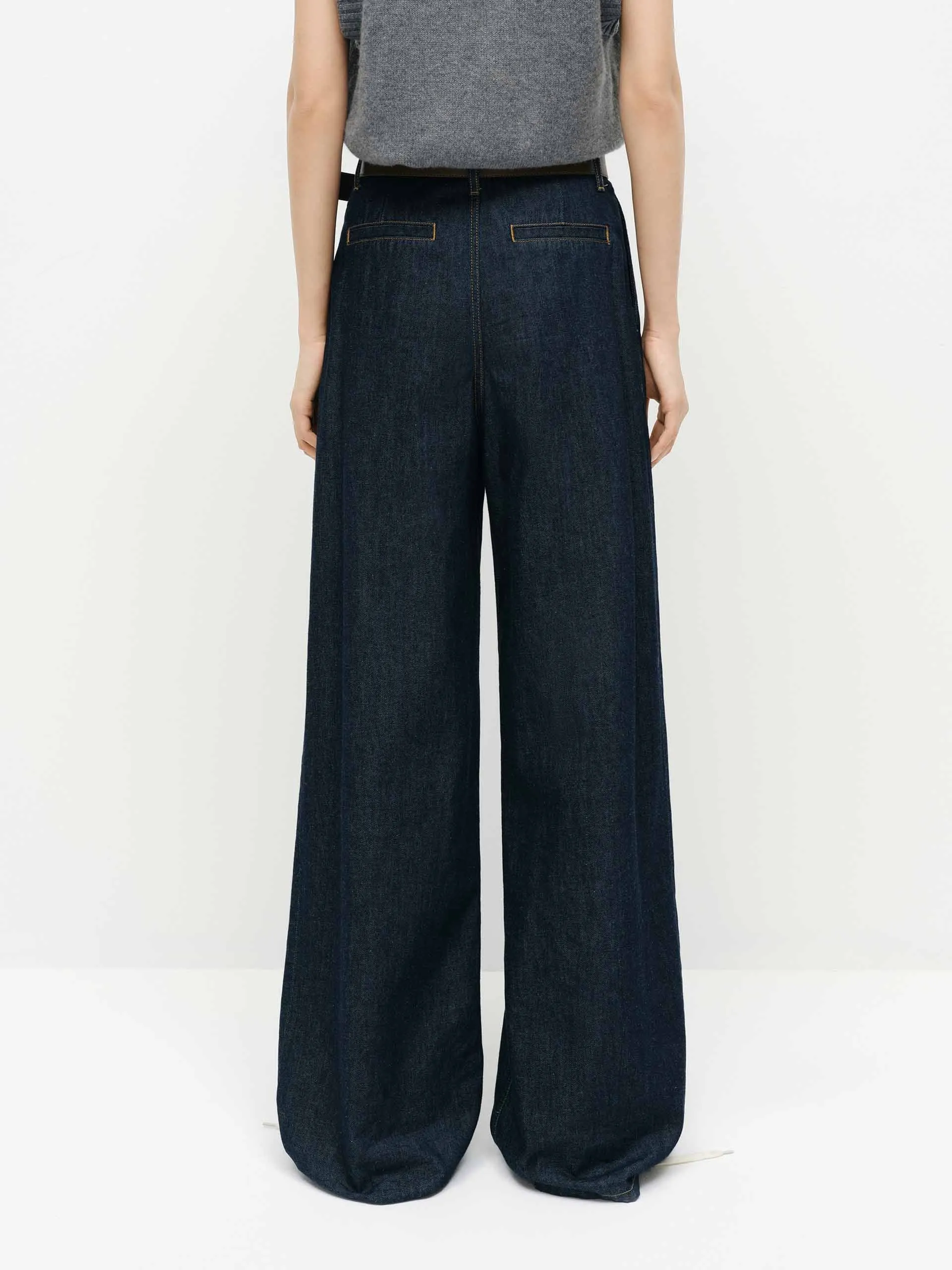 Front Pleated Straight Jeans