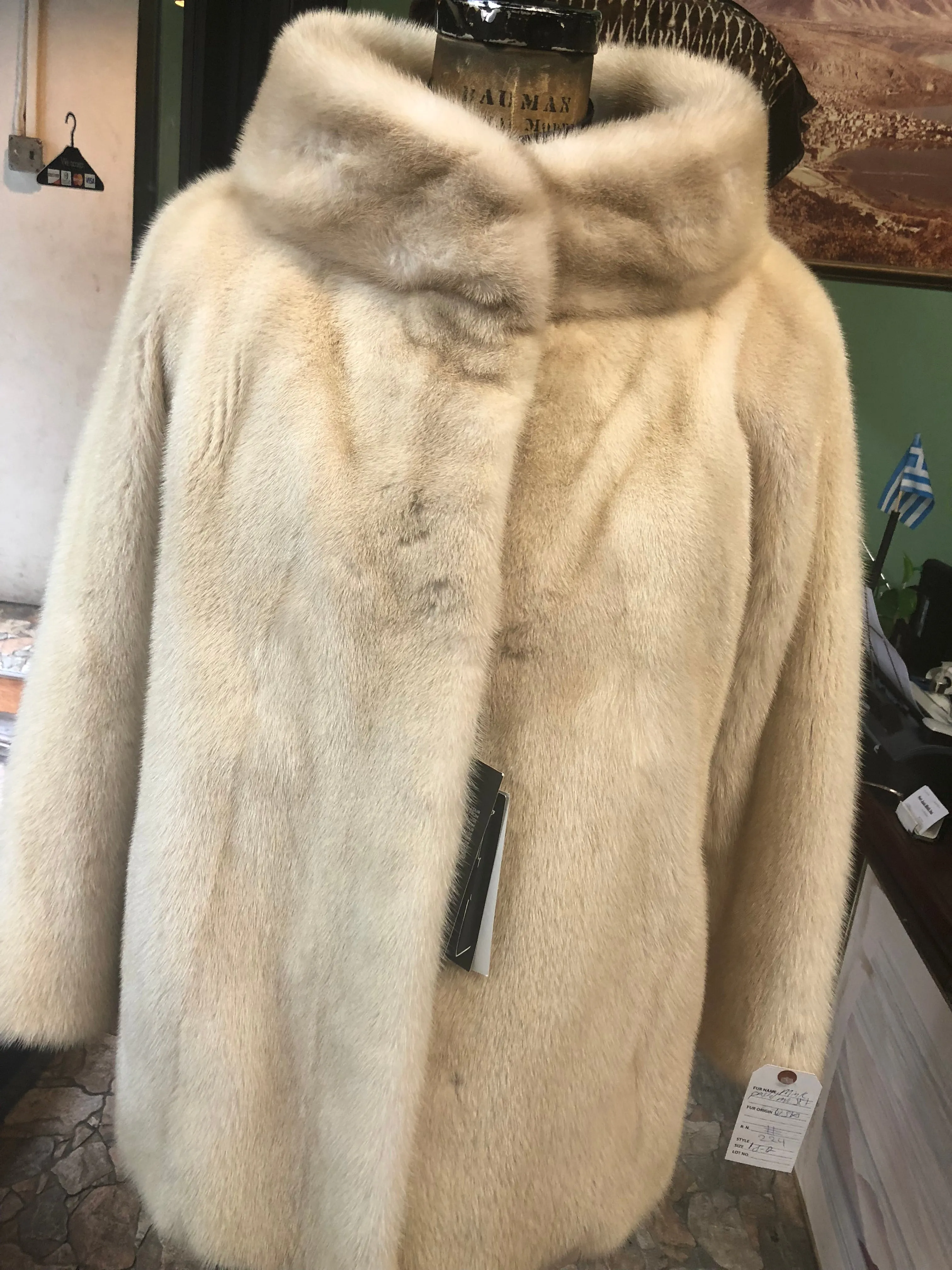 Pearl Mink Short Jacket - High-End Fur Coat for the Elegant Woman (over 40 women)