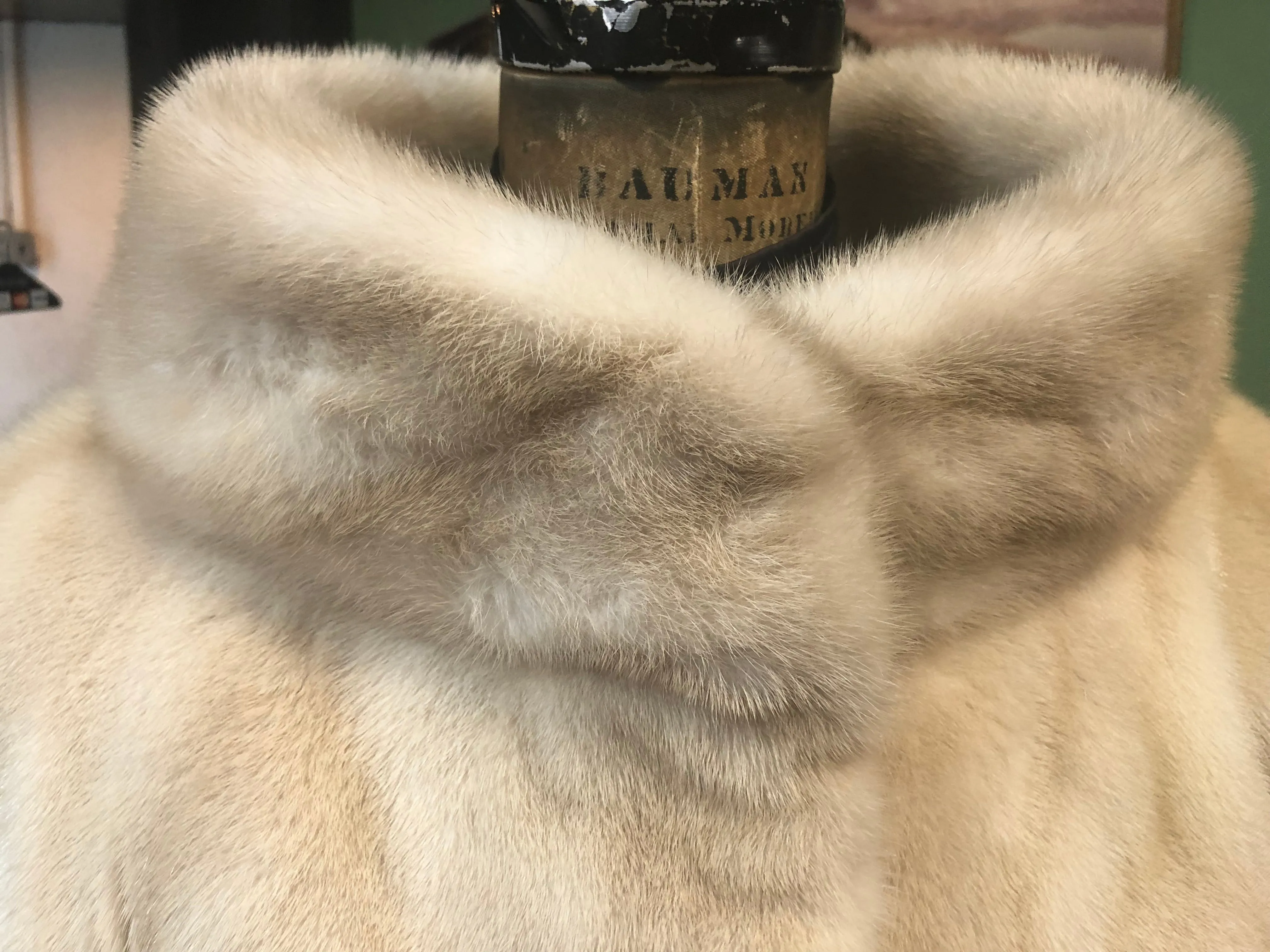 Pearl Mink Short Jacket - High-End Fur Coat for the Elegant Woman (over 40 women)