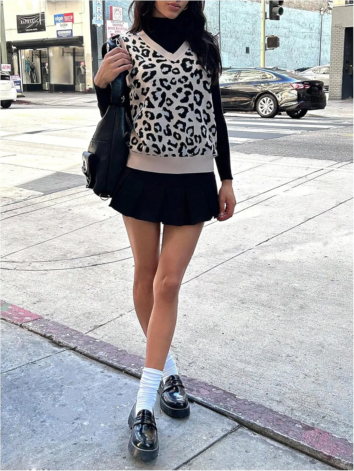 Women's Y2K Leopard Print Sweater Vest V Neck Sleeveless Lightweight Casual Cheetah Knit Tops