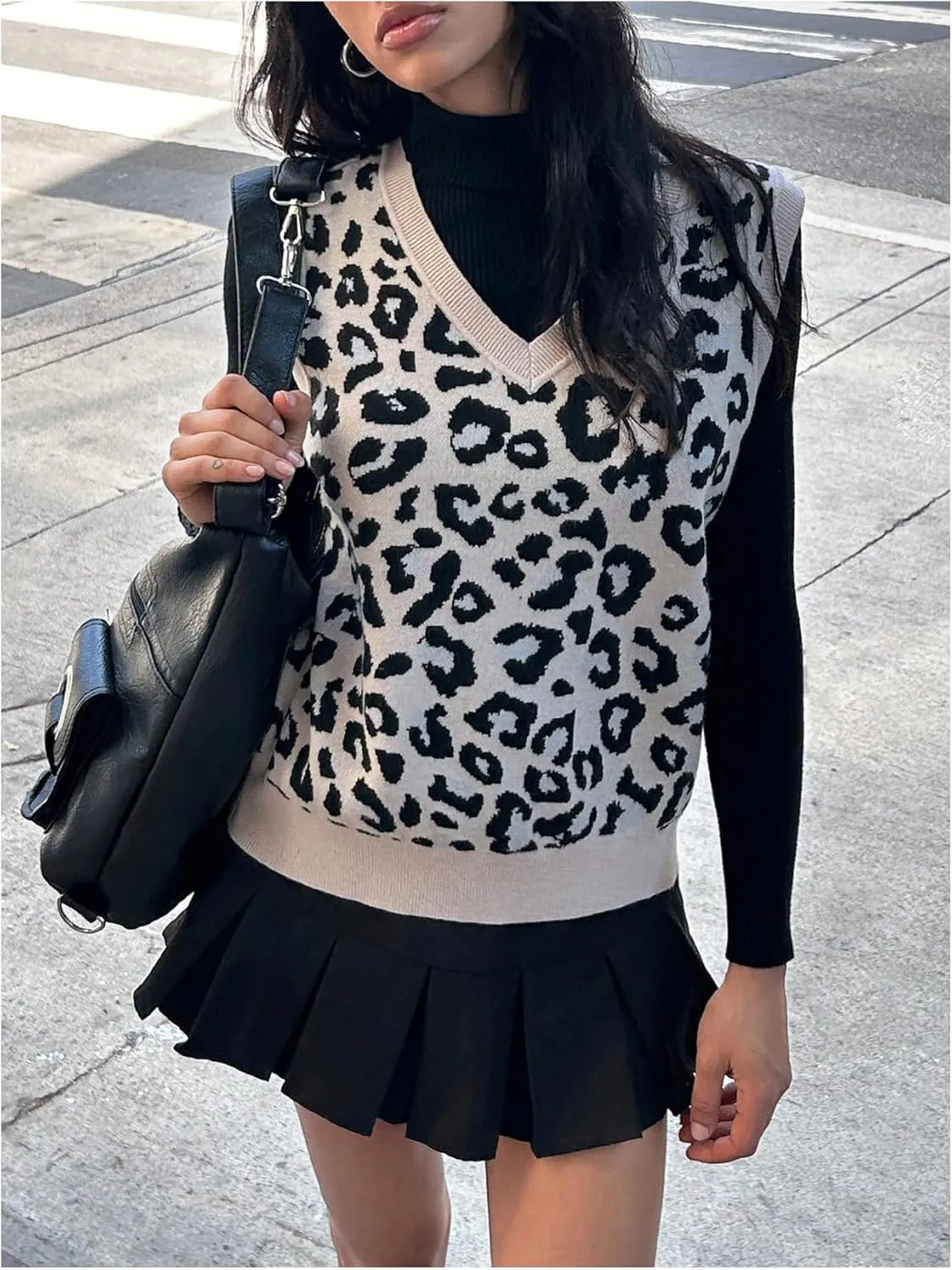 Women's Y2K Leopard Print Sweater Vest V Neck Sleeveless Lightweight Casual Cheetah Knit Tops