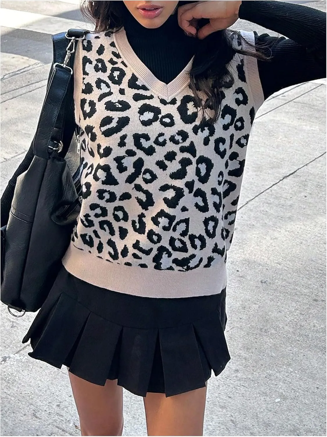 Women's Y2K Leopard Print Sweater Vest V Neck Sleeveless Lightweight Casual Cheetah Knit Tops