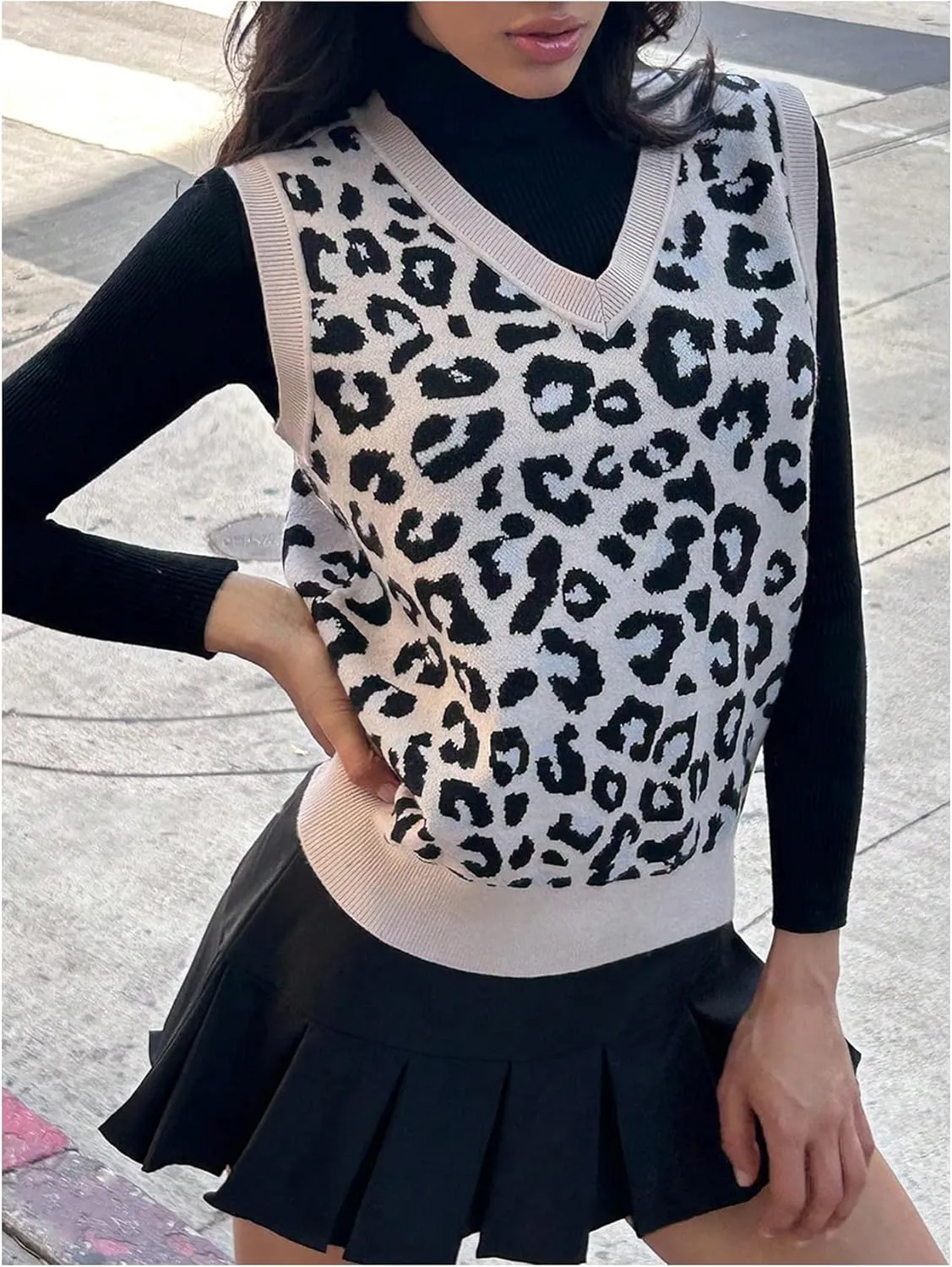 Women's Y2K Leopard Print Sweater Vest V Neck Sleeveless Lightweight Casual Cheetah Knit Tops